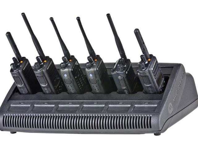 Motorola Series DP2400 DP2600 WPLN4221B IMPRES Multi Unit Charger with display (UK Plug)